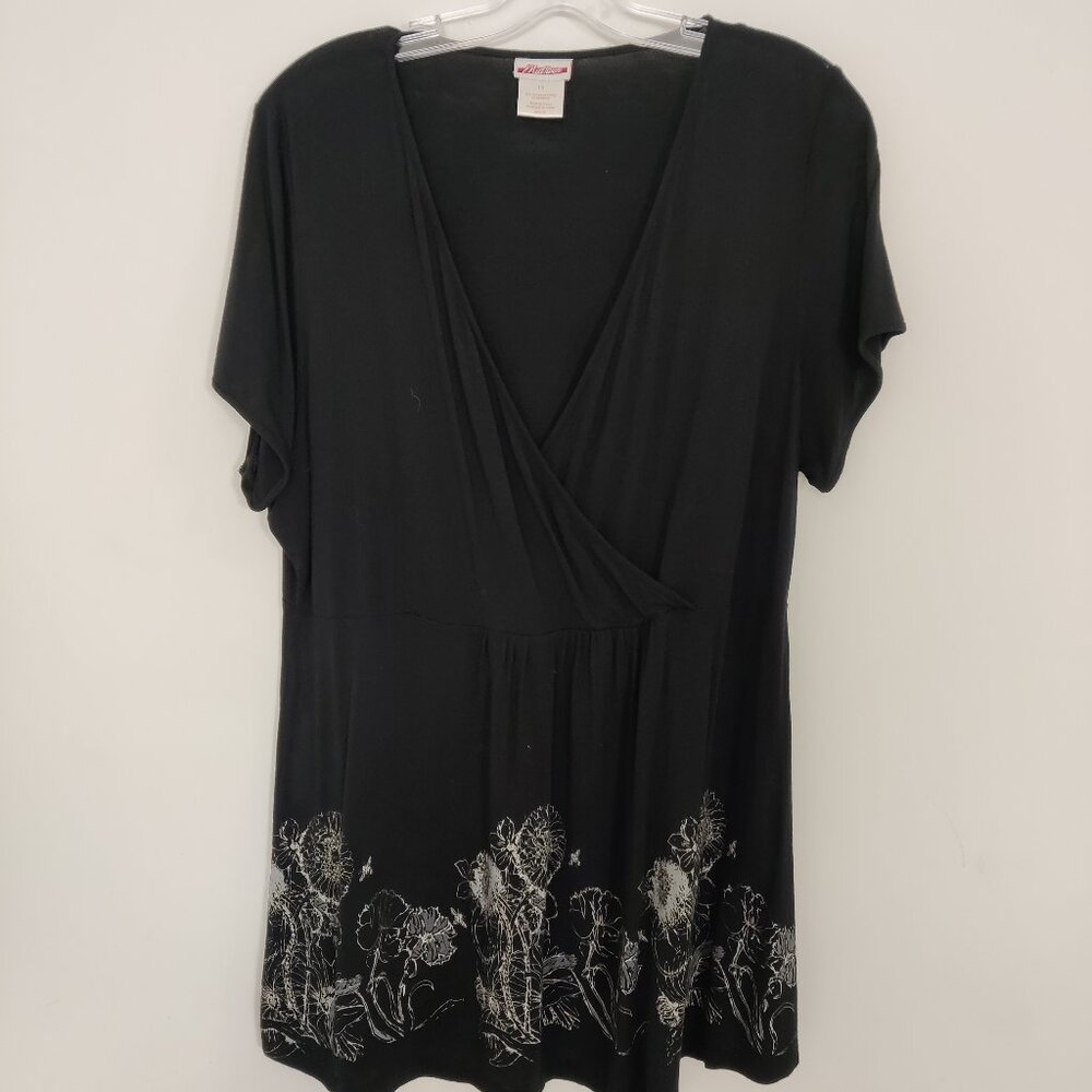 Midtown Women's Blouse Size 1X Black Floral Print Rayon Stretch Resortwear Comfy